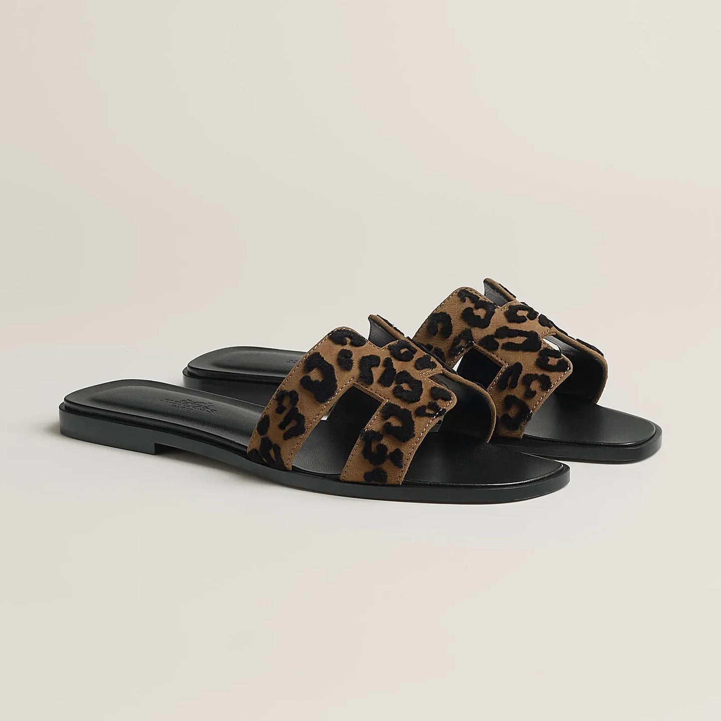 Hermès Oran Sandals - Brun Fumé / Noir