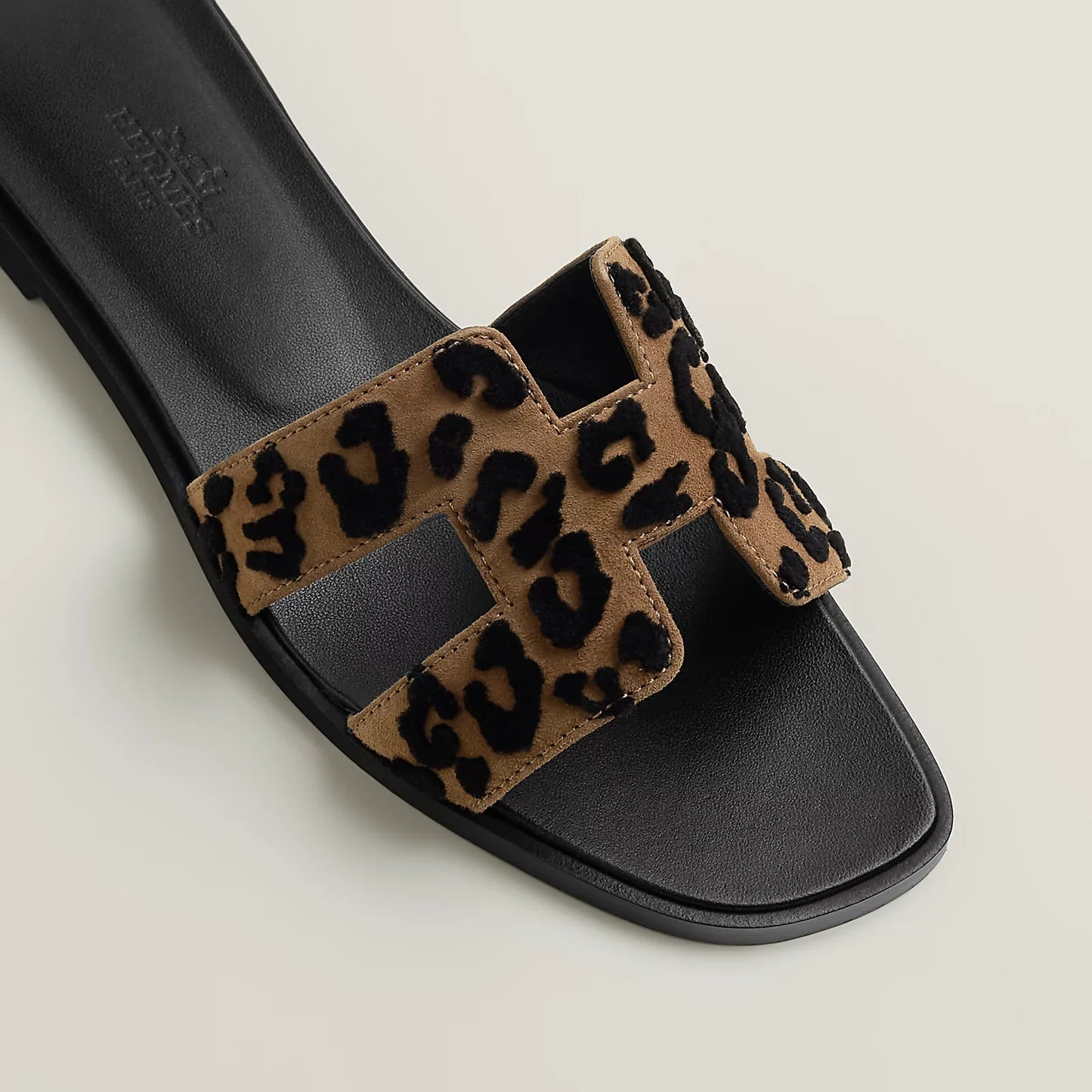 Hermès Oran Sandals - Brun Fumé / Noir