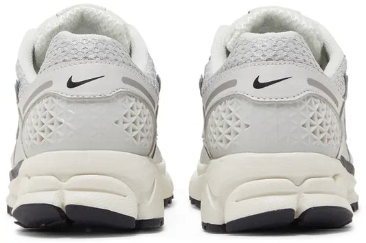 Wmns Nike Air Zoom Vomero 5 'Photon Dust Metallic Silver'