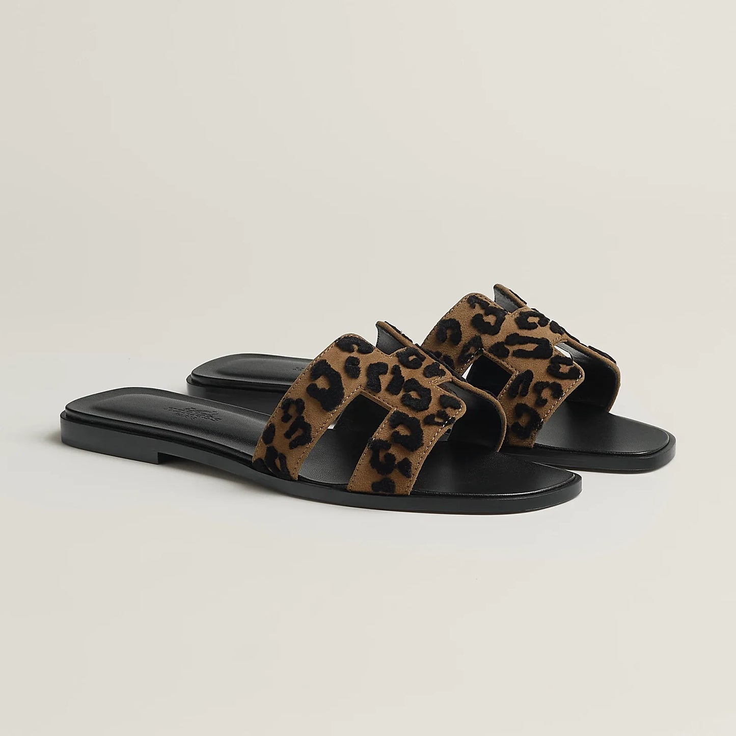 Hermès Oran Sandals - Brun Fumé / Noir
